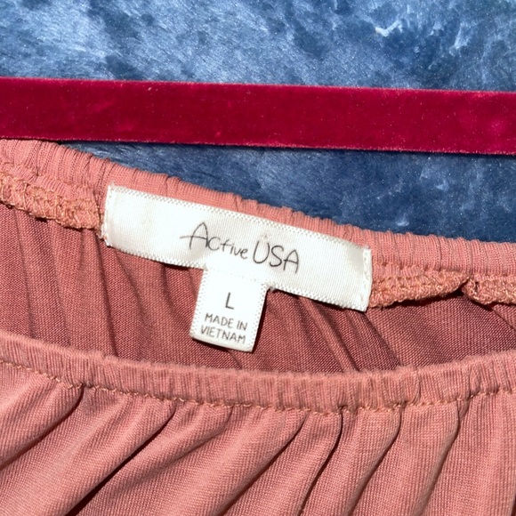 Cute peach colored off the shoulder shirt - Picture 2 of 2